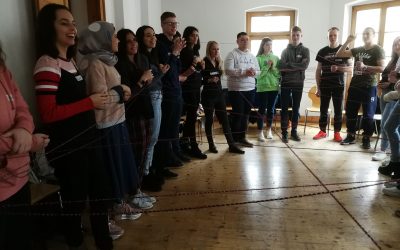 Betreuer*in für trinationale Jugendbegegnung gesucht