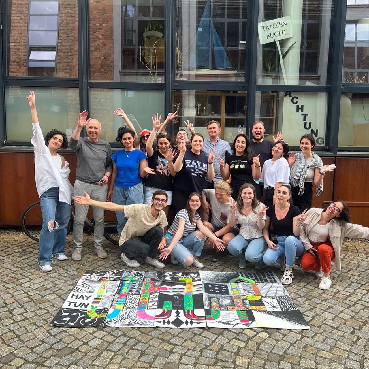 photo5296794626138684096