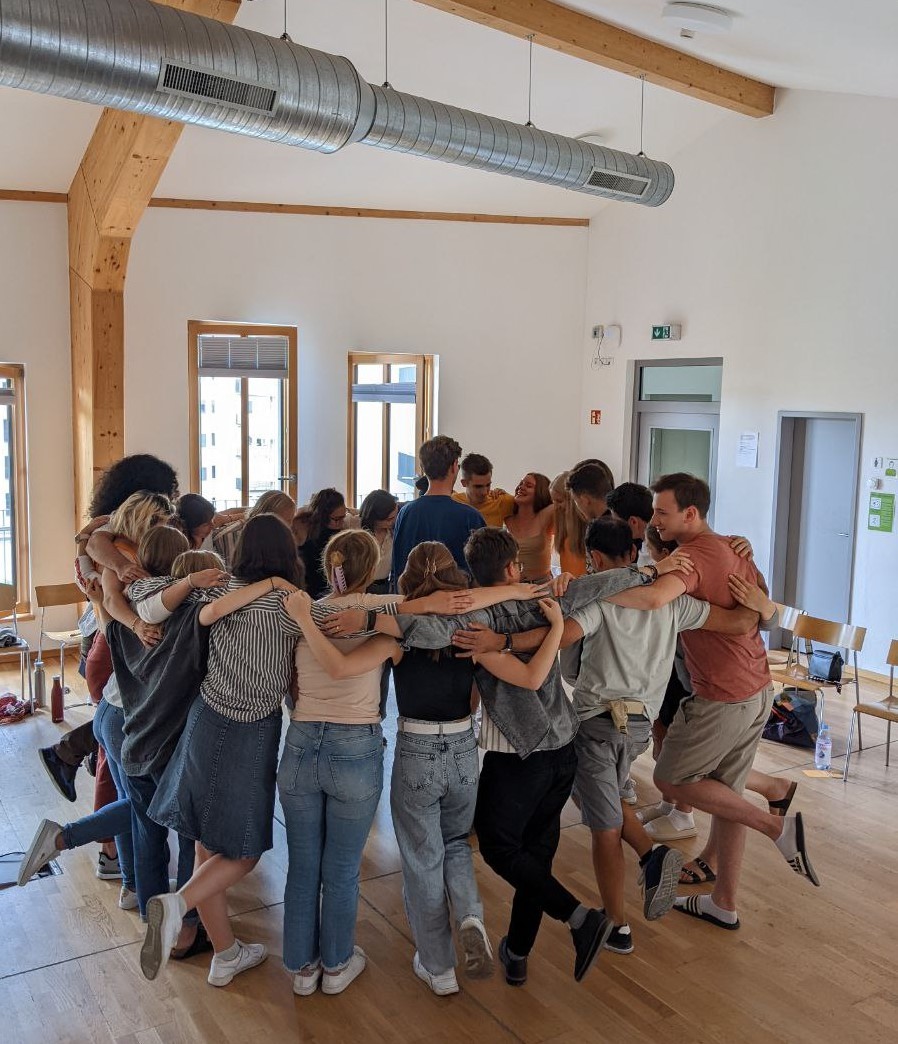 photo_5458902149477023754_y